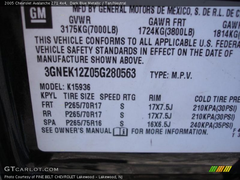 Dark Blue Metallic / Tan/Neutral 2005 Chevrolet Avalanche Z71 4x4