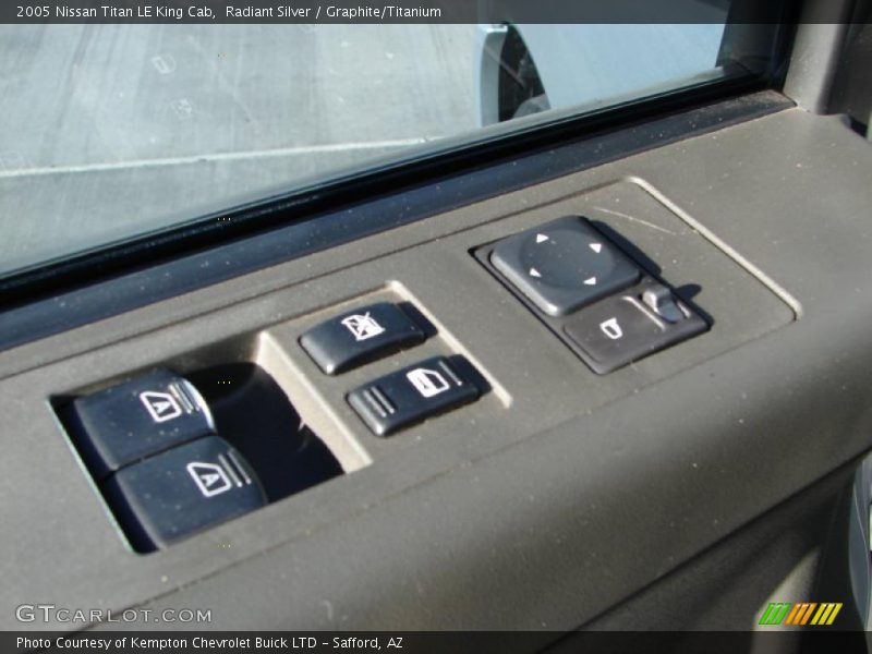 Radiant Silver / Graphite/Titanium 2005 Nissan Titan LE King Cab
