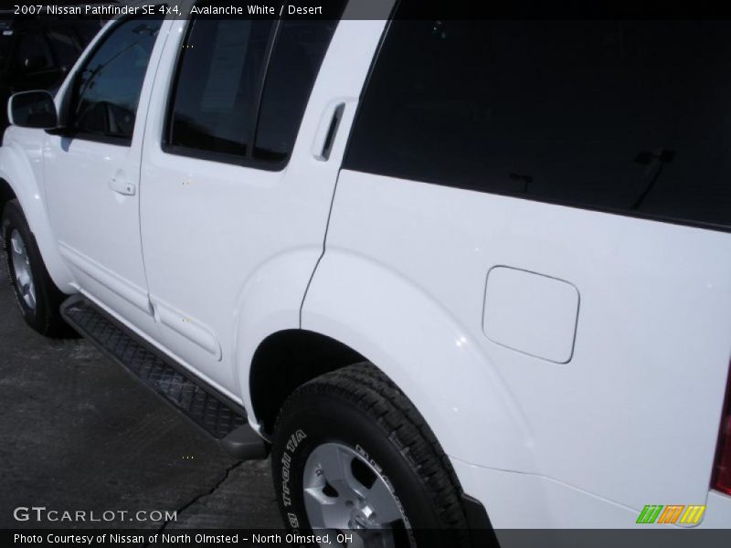 Avalanche White / Desert 2007 Nissan Pathfinder SE 4x4