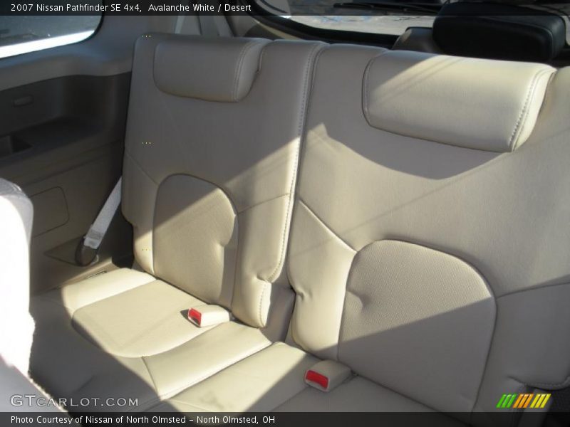 Avalanche White / Desert 2007 Nissan Pathfinder SE 4x4
