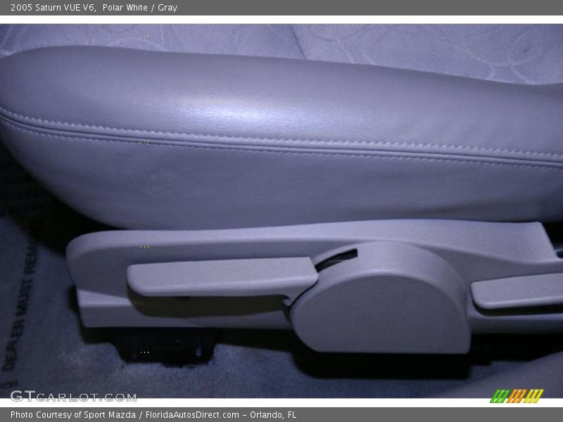 Polar White / Gray 2005 Saturn VUE V6