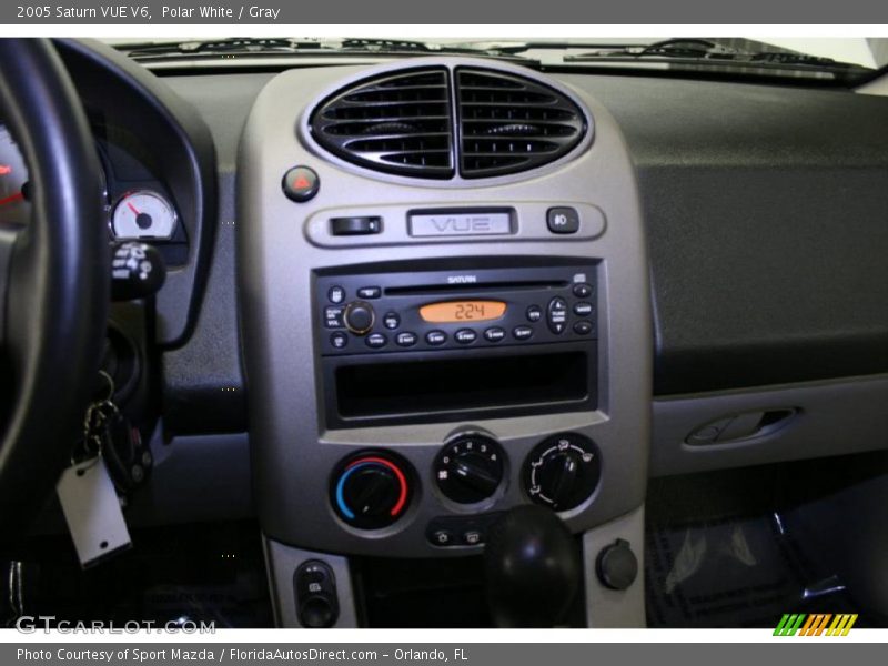 Polar White / Gray 2005 Saturn VUE V6