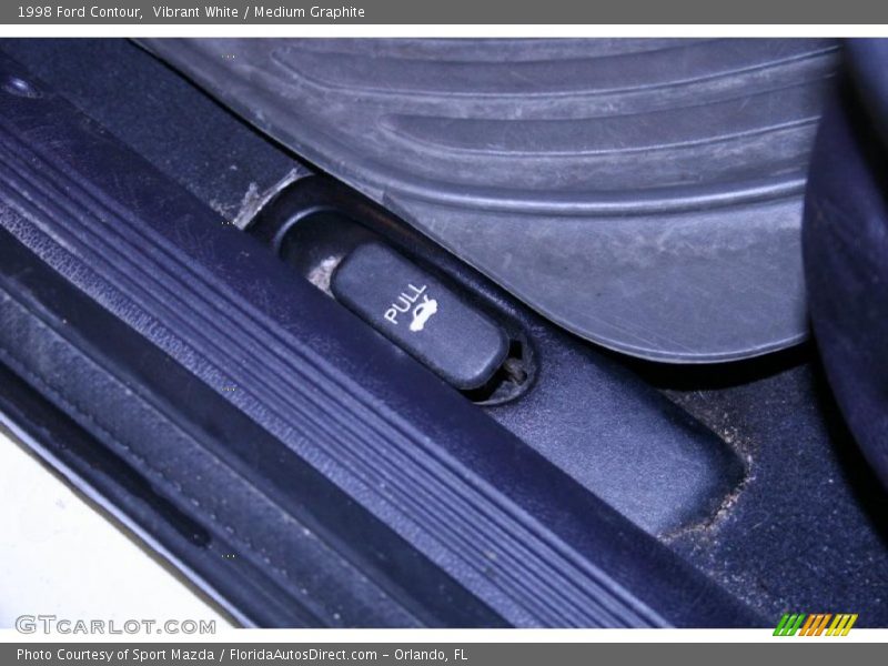 Vibrant White / Medium Graphite 1998 Ford Contour