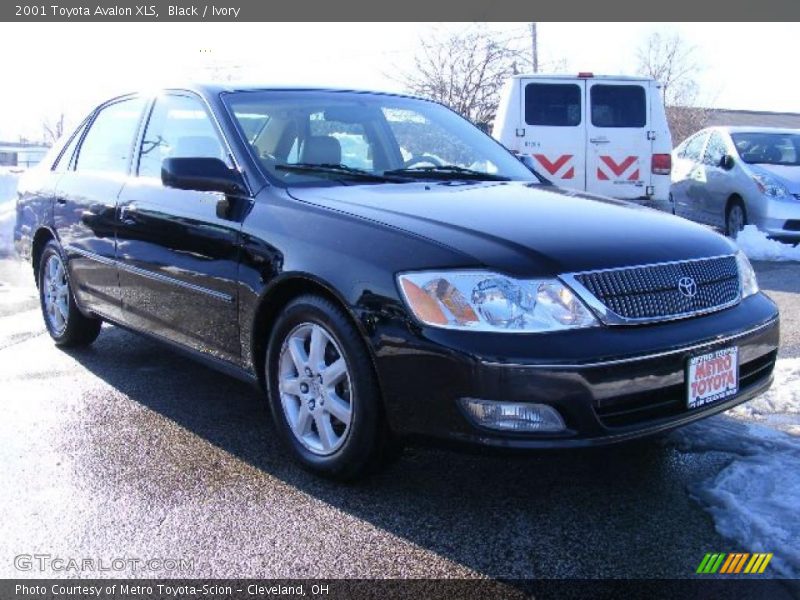 Black / Ivory 2001 Toyota Avalon XLS