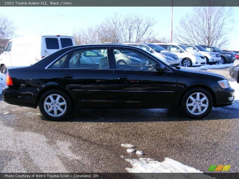 Black / Ivory 2001 Toyota Avalon XLS