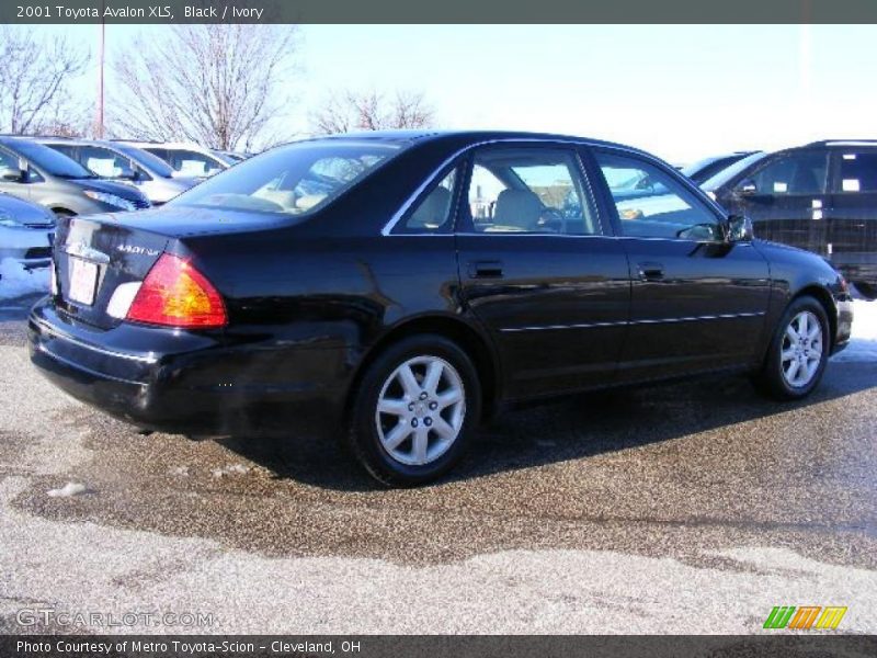 Black / Ivory 2001 Toyota Avalon XLS