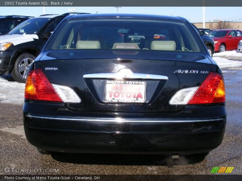 Black / Ivory 2001 Toyota Avalon XLS