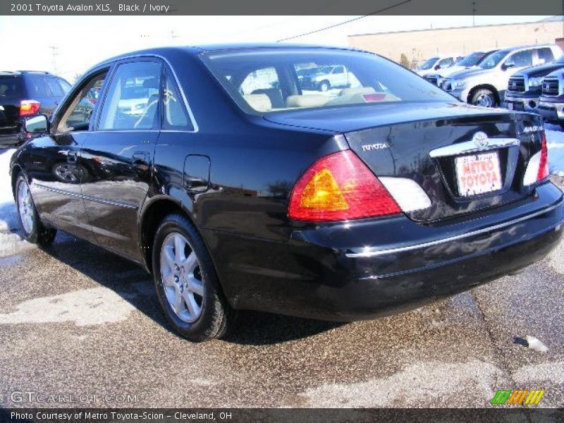Black / Ivory 2001 Toyota Avalon XLS