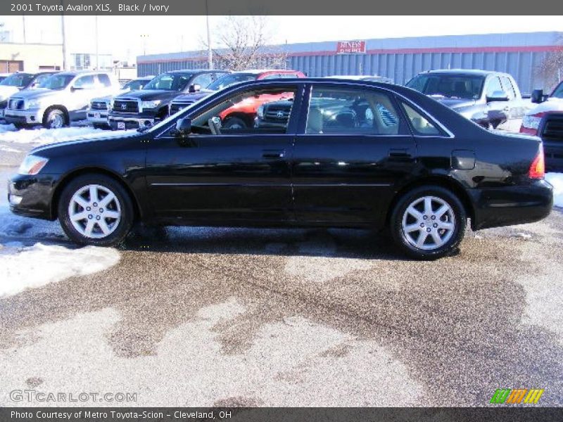 Black / Ivory 2001 Toyota Avalon XLS