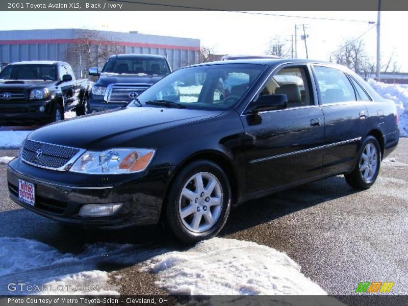 Black / Ivory 2001 Toyota Avalon XLS