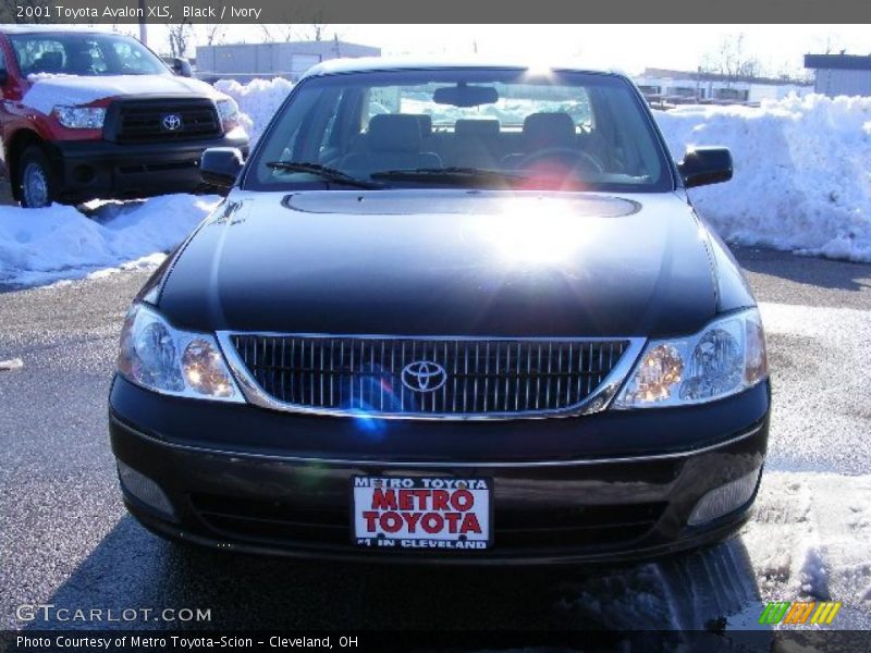 Black / Ivory 2001 Toyota Avalon XLS