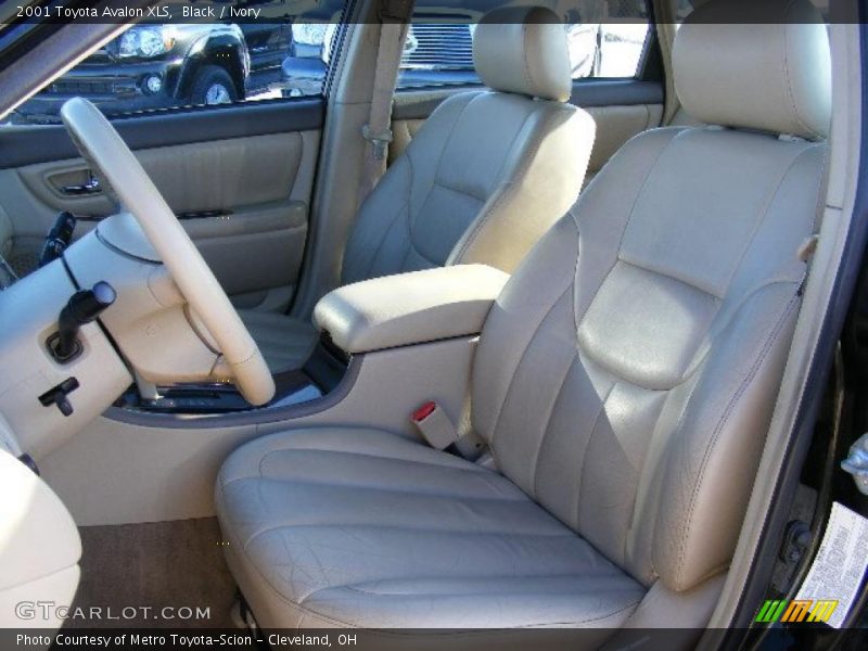 Black / Ivory 2001 Toyota Avalon XLS