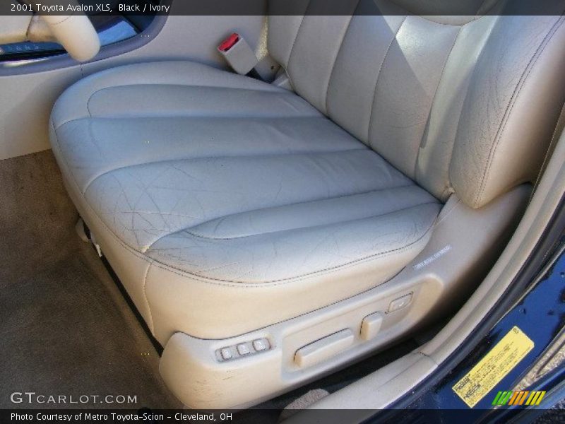 Black / Ivory 2001 Toyota Avalon XLS