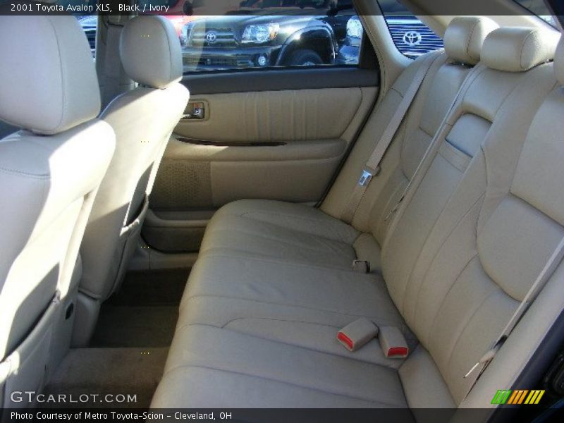 Black / Ivory 2001 Toyota Avalon XLS