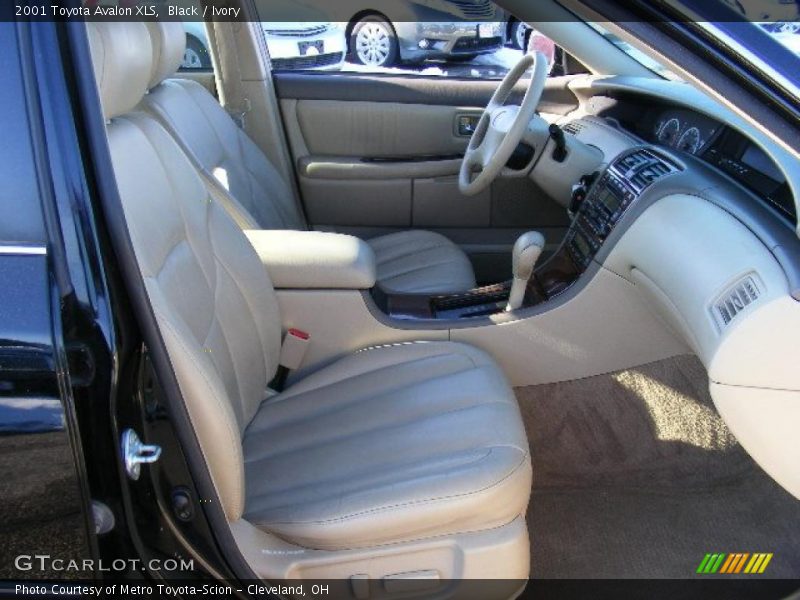 Black / Ivory 2001 Toyota Avalon XLS