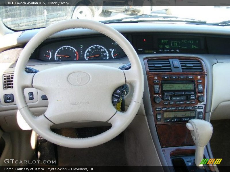 Black / Ivory 2001 Toyota Avalon XLS