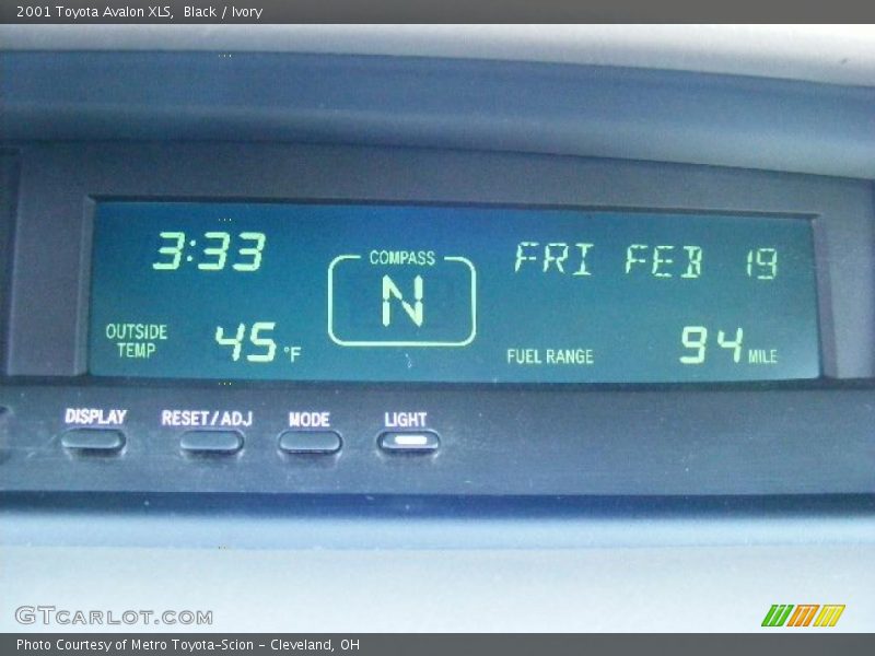 Black / Ivory 2001 Toyota Avalon XLS