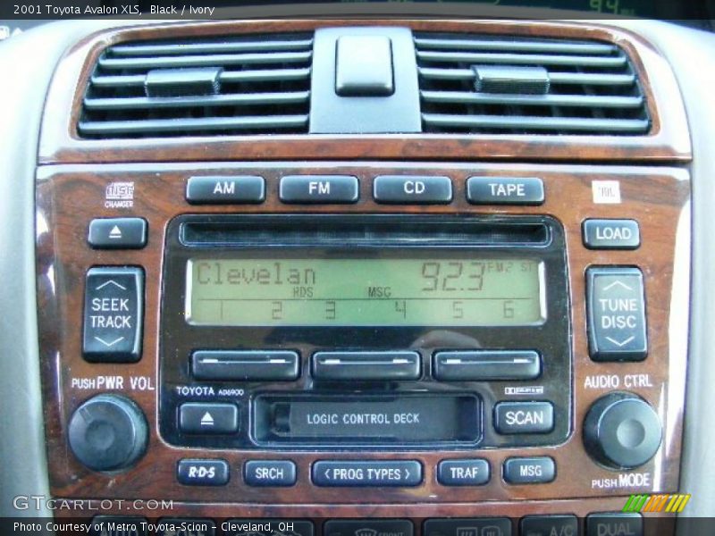 Black / Ivory 2001 Toyota Avalon XLS