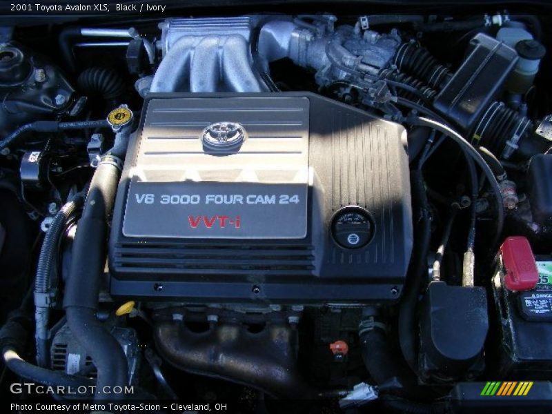 Black / Ivory 2001 Toyota Avalon XLS