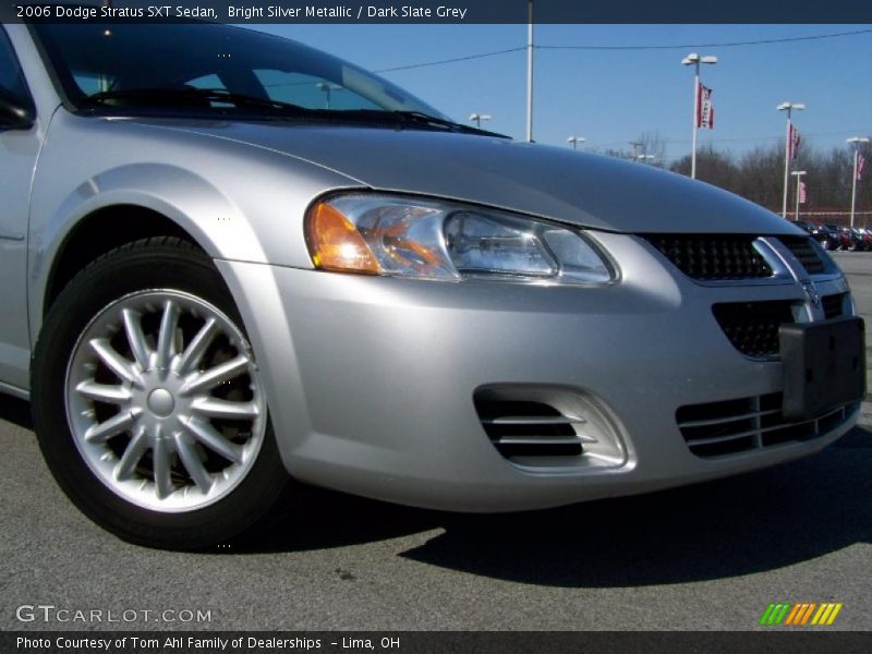 Bright Silver Metallic / Dark Slate Grey 2006 Dodge Stratus SXT Sedan