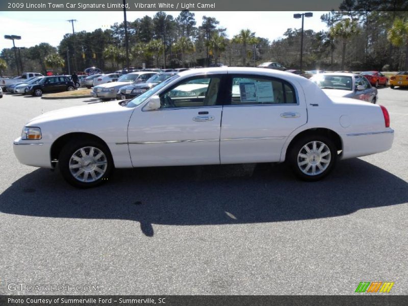Vibrant White / Light Camel 2009 Lincoln Town Car Signature Limited