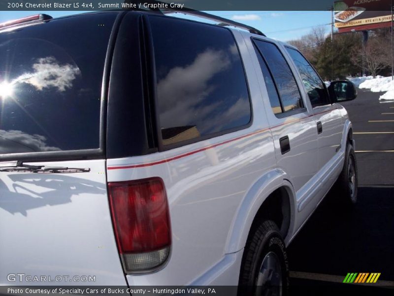 Summit White / Graphite Gray 2004 Chevrolet Blazer LS 4x4