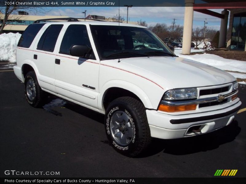 Summit White / Graphite Gray 2004 Chevrolet Blazer LS 4x4