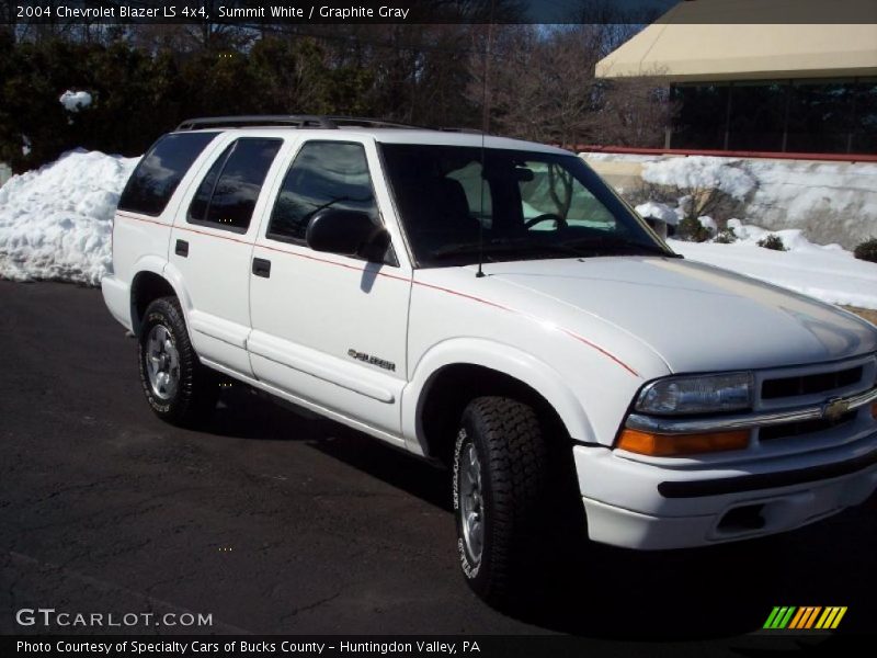 Summit White / Graphite Gray 2004 Chevrolet Blazer LS 4x4