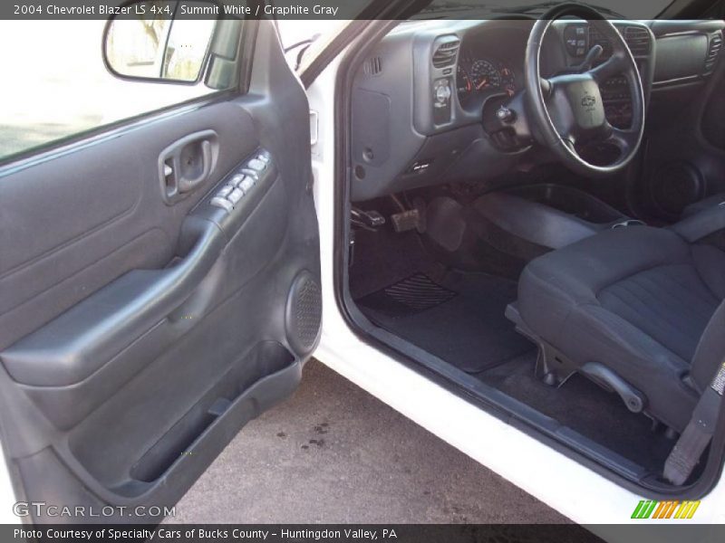 Summit White / Graphite Gray 2004 Chevrolet Blazer LS 4x4