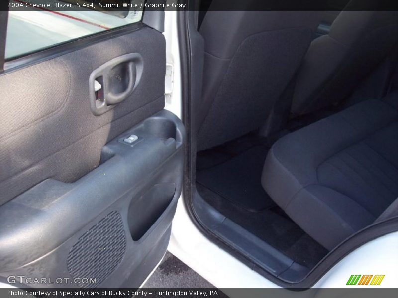 Summit White / Graphite Gray 2004 Chevrolet Blazer LS 4x4