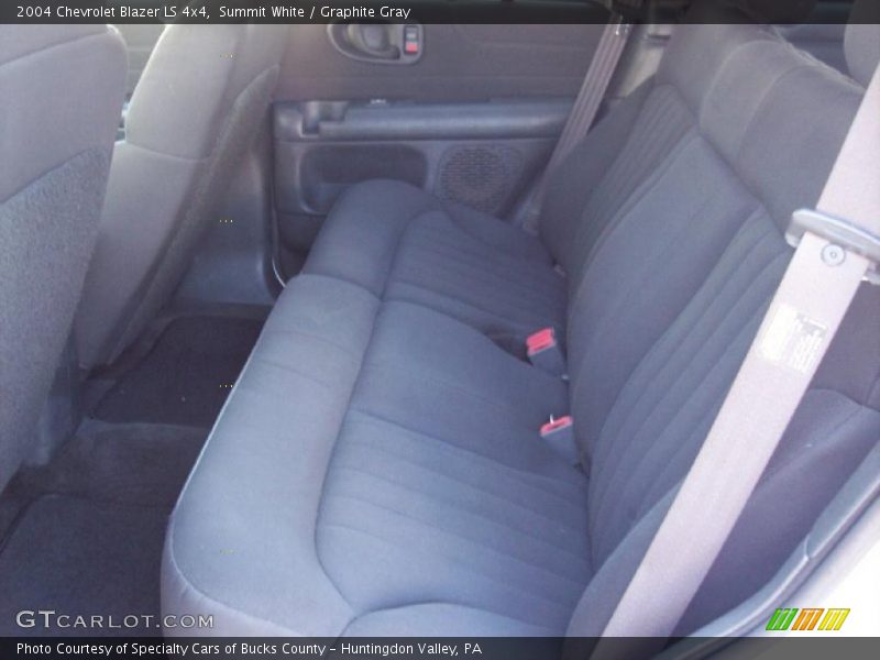 Summit White / Graphite Gray 2004 Chevrolet Blazer LS 4x4