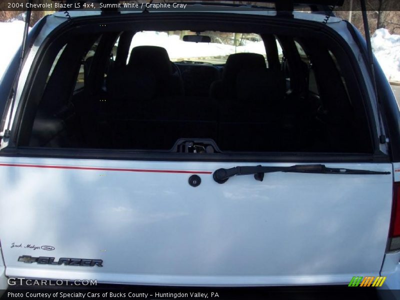 Summit White / Graphite Gray 2004 Chevrolet Blazer LS 4x4