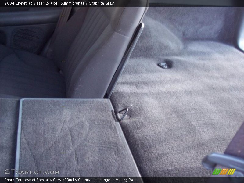 Summit White / Graphite Gray 2004 Chevrolet Blazer LS 4x4