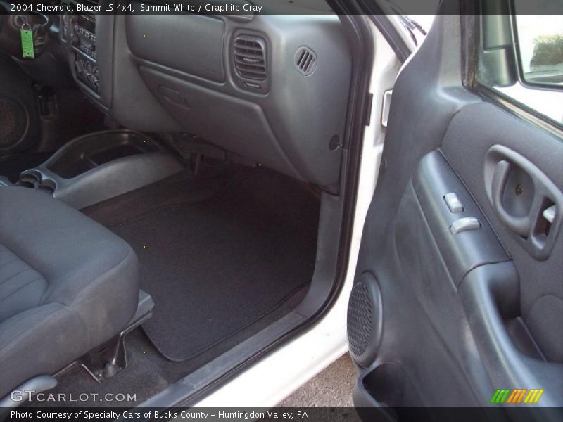 Summit White / Graphite Gray 2004 Chevrolet Blazer LS 4x4
