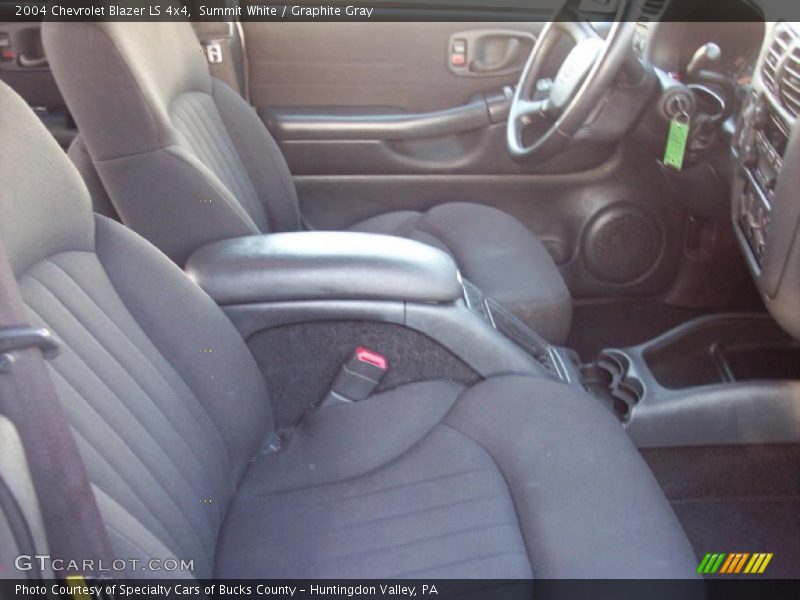 Summit White / Graphite Gray 2004 Chevrolet Blazer LS 4x4