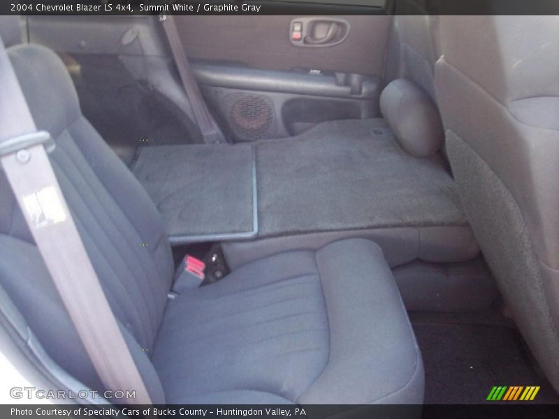 Summit White / Graphite Gray 2004 Chevrolet Blazer LS 4x4