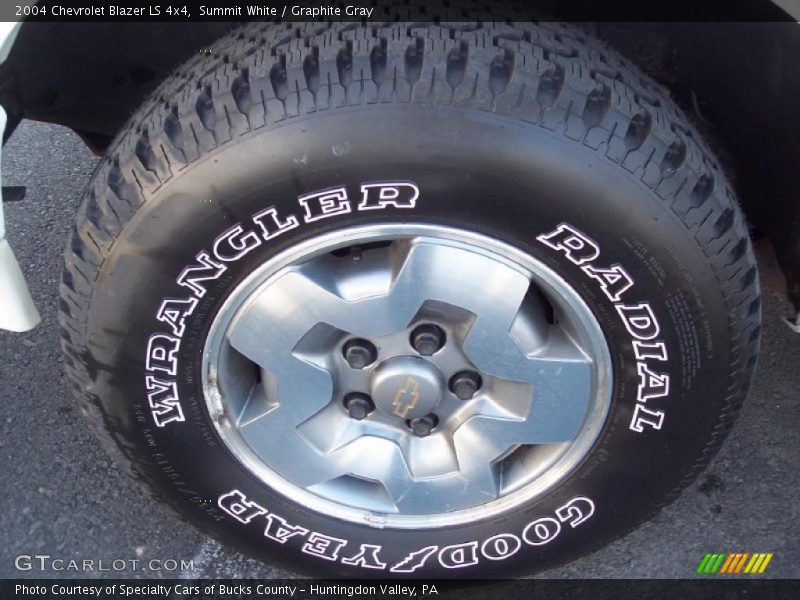 Summit White / Graphite Gray 2004 Chevrolet Blazer LS 4x4