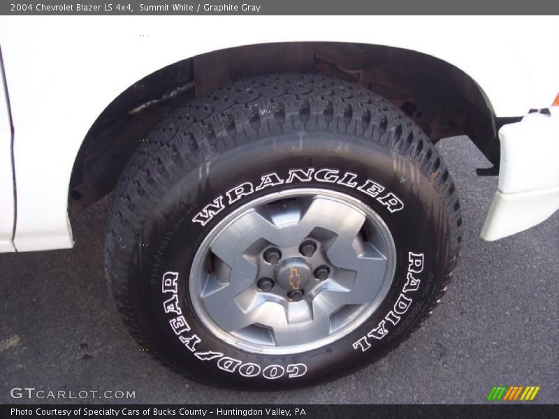 Summit White / Graphite Gray 2004 Chevrolet Blazer LS 4x4