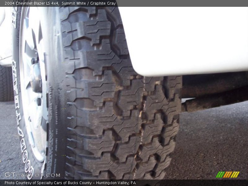 Summit White / Graphite Gray 2004 Chevrolet Blazer LS 4x4