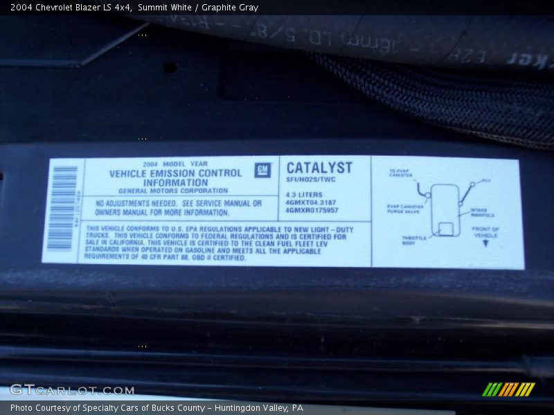 Summit White / Graphite Gray 2004 Chevrolet Blazer LS 4x4