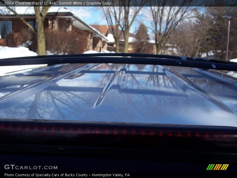 Summit White / Graphite Gray 2004 Chevrolet Blazer LS 4x4