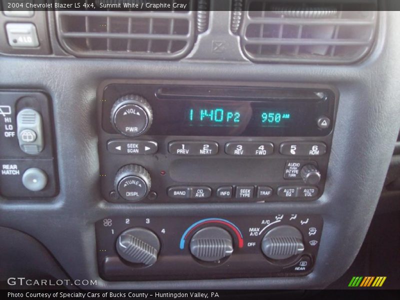 Summit White / Graphite Gray 2004 Chevrolet Blazer LS 4x4