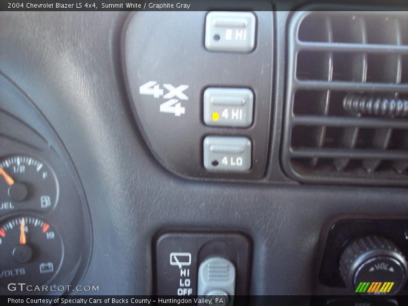 Summit White / Graphite Gray 2004 Chevrolet Blazer LS 4x4