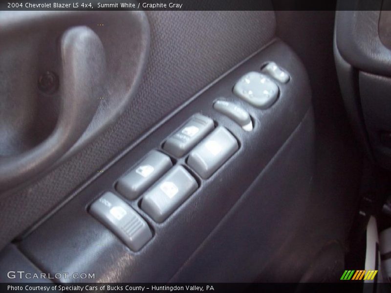 Summit White / Graphite Gray 2004 Chevrolet Blazer LS 4x4