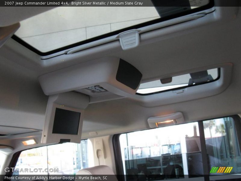 Bright Silver Metallic / Medium Slate Gray 2007 Jeep Commander Limited 4x4