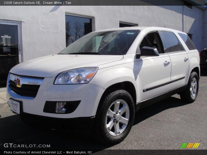 Cream White / Tan 2008 Saturn Outlook XE