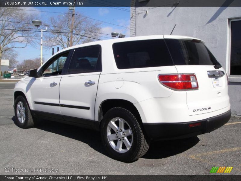 Cream White / Tan 2008 Saturn Outlook XE
