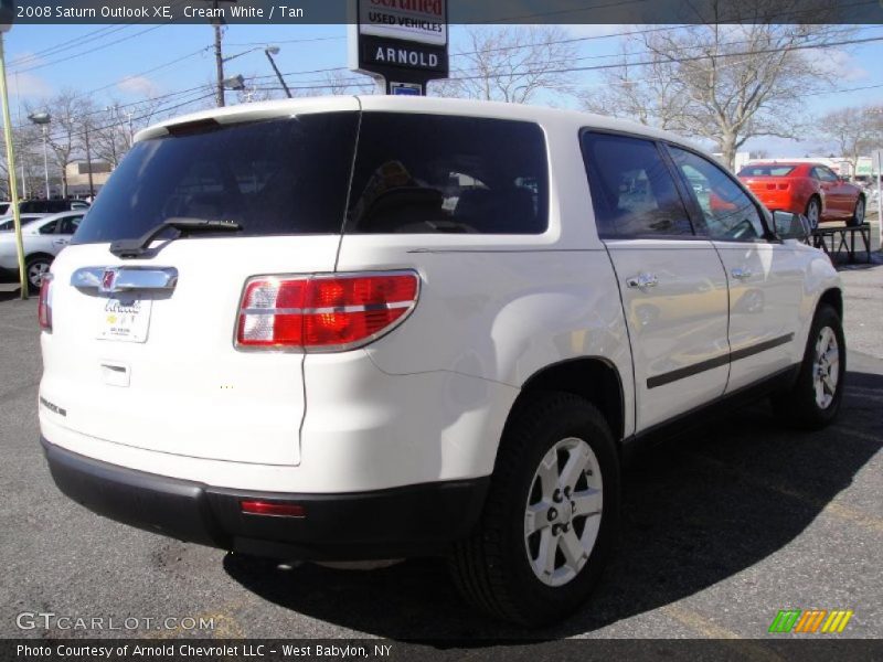 Cream White / Tan 2008 Saturn Outlook XE