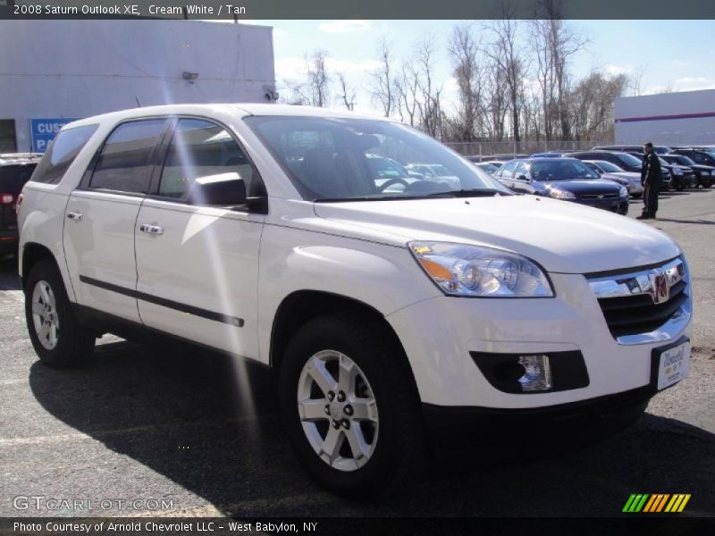 Cream White / Tan 2008 Saturn Outlook XE