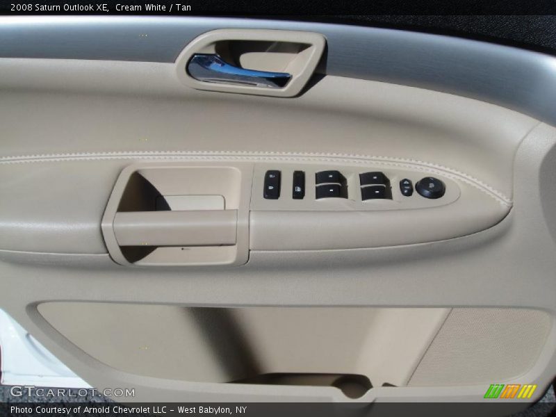 Cream White / Tan 2008 Saturn Outlook XE